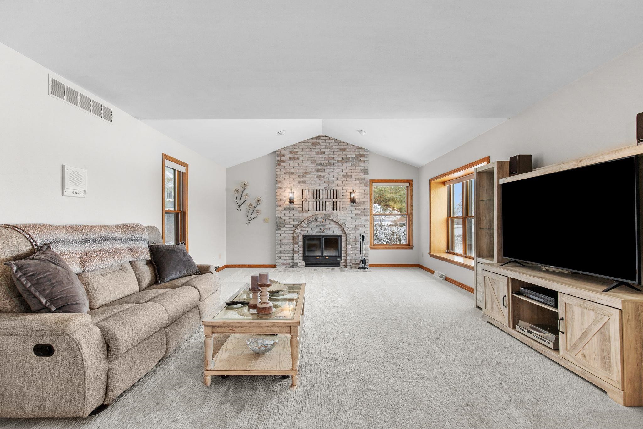 1960 Cliffview Court Oshkosh, WI 54901 - Photo 15 of 62