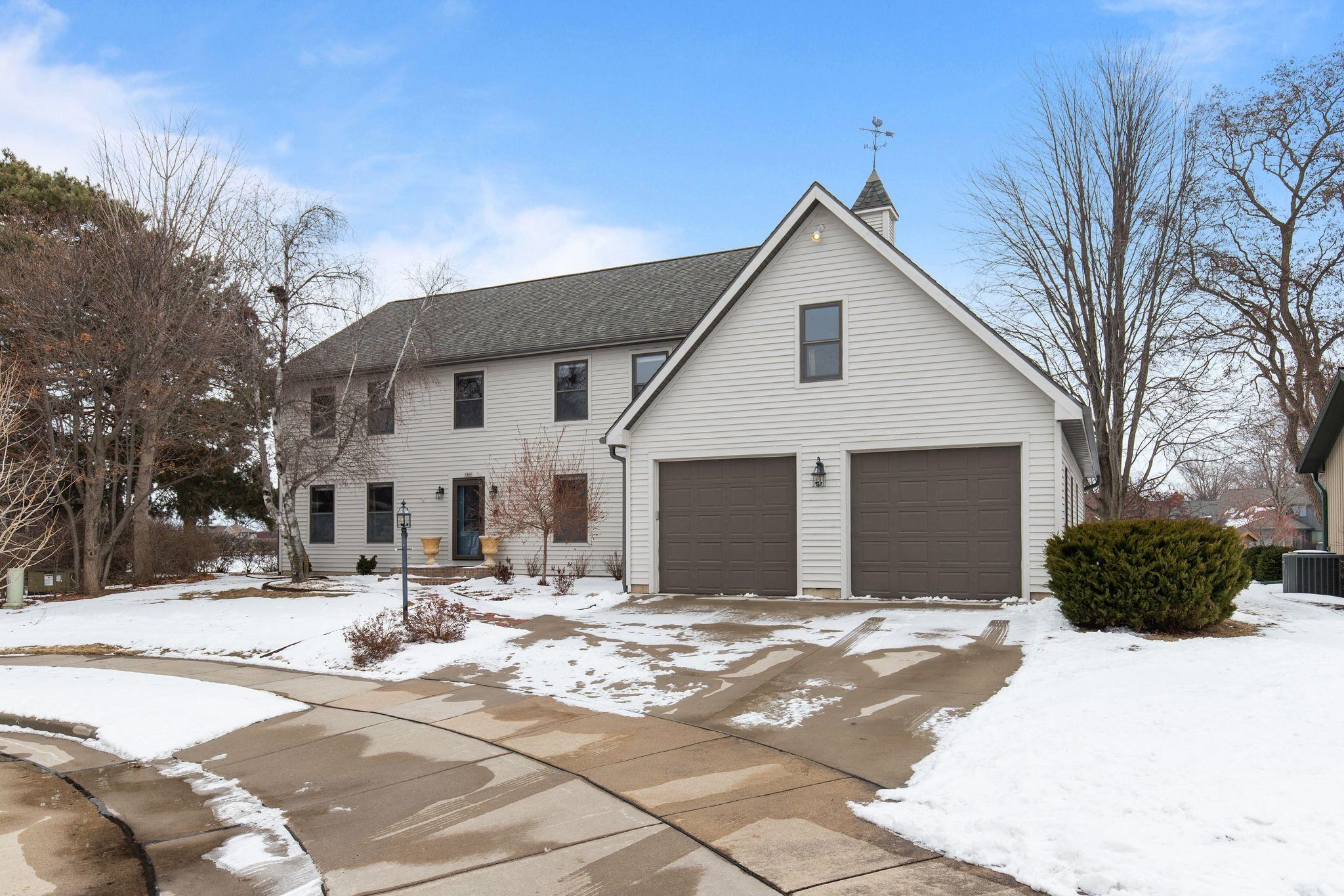 1960 Cliffview Court Oshkosh, WI 54901 - Photo 2 of 62