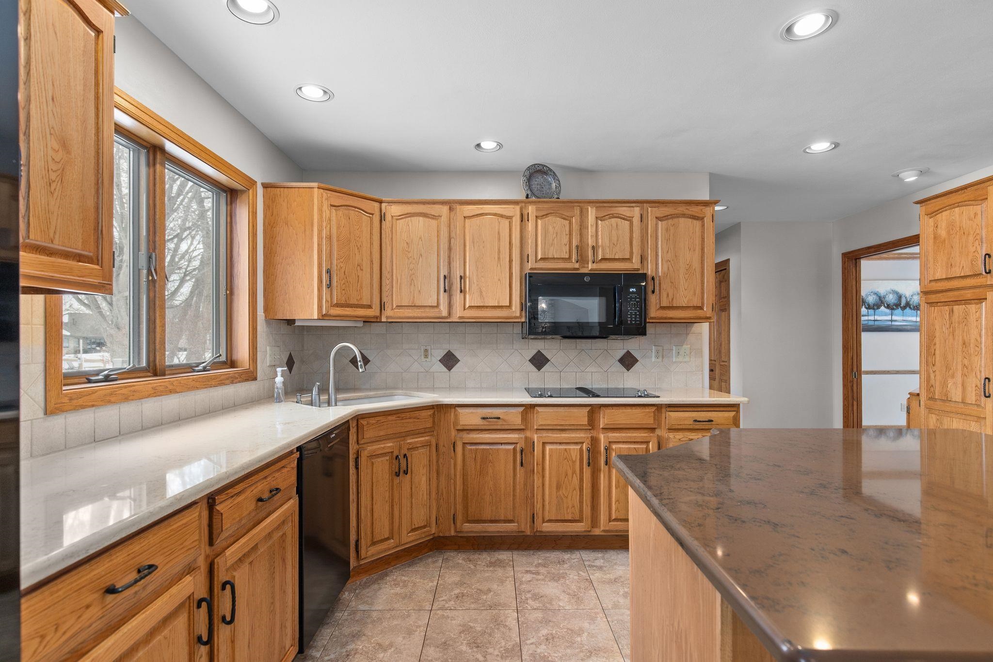 1960 Cliffview Court Oshkosh, WI 54901 - Photo 22 of 62