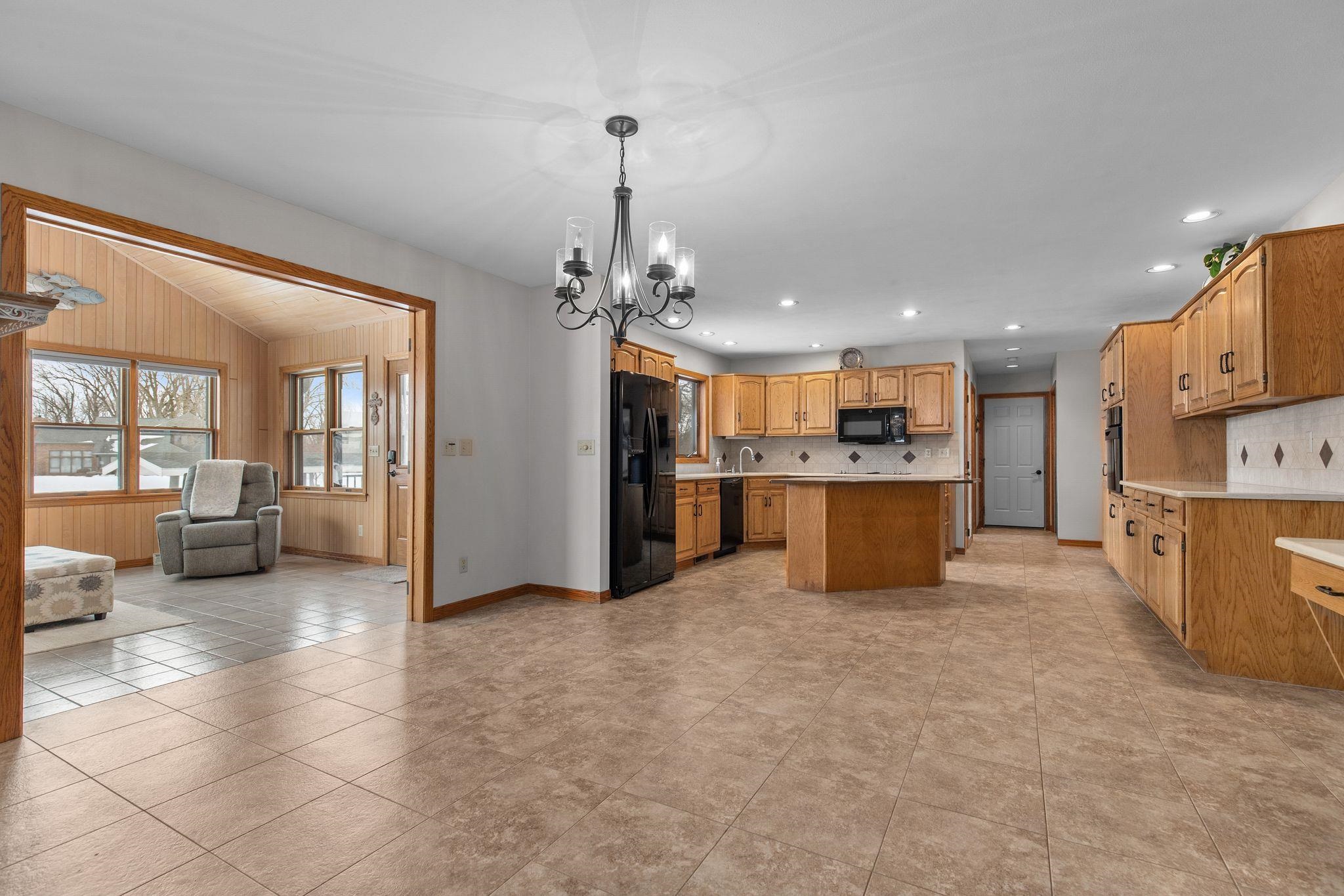 1960 Cliffview Court Oshkosh, WI 54901 - Photo 23 of 62