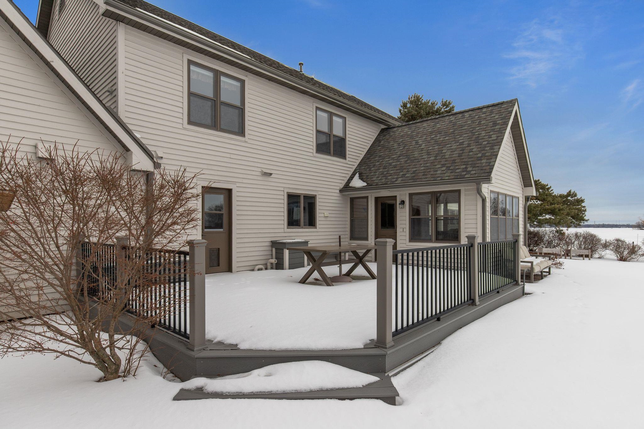 1960 Cliffview Court Oshkosh, WI 54901 - Photo 4 of 62