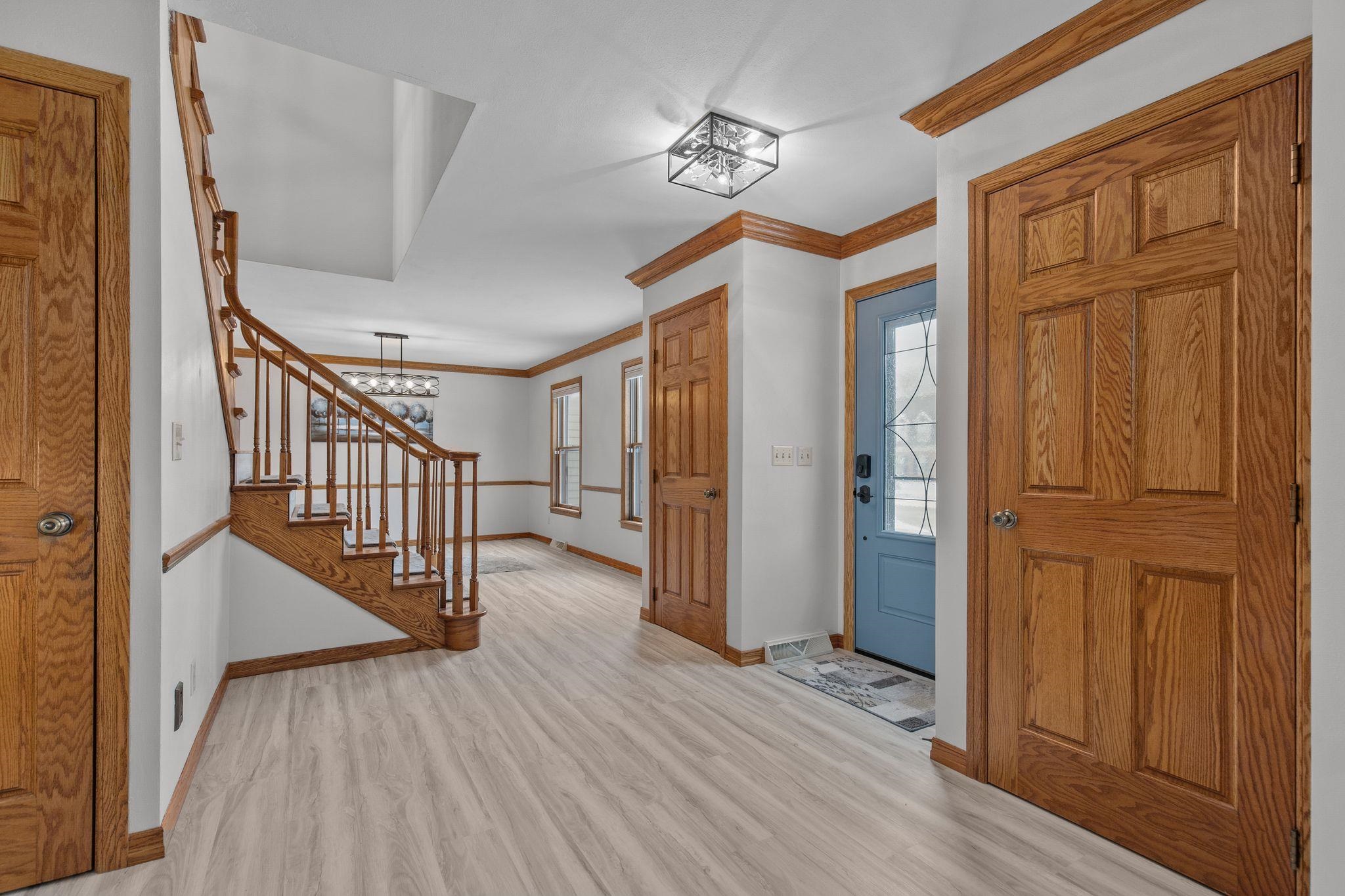 1960 Cliffview Court Oshkosh, WI 54901 - Photo 9 of 62