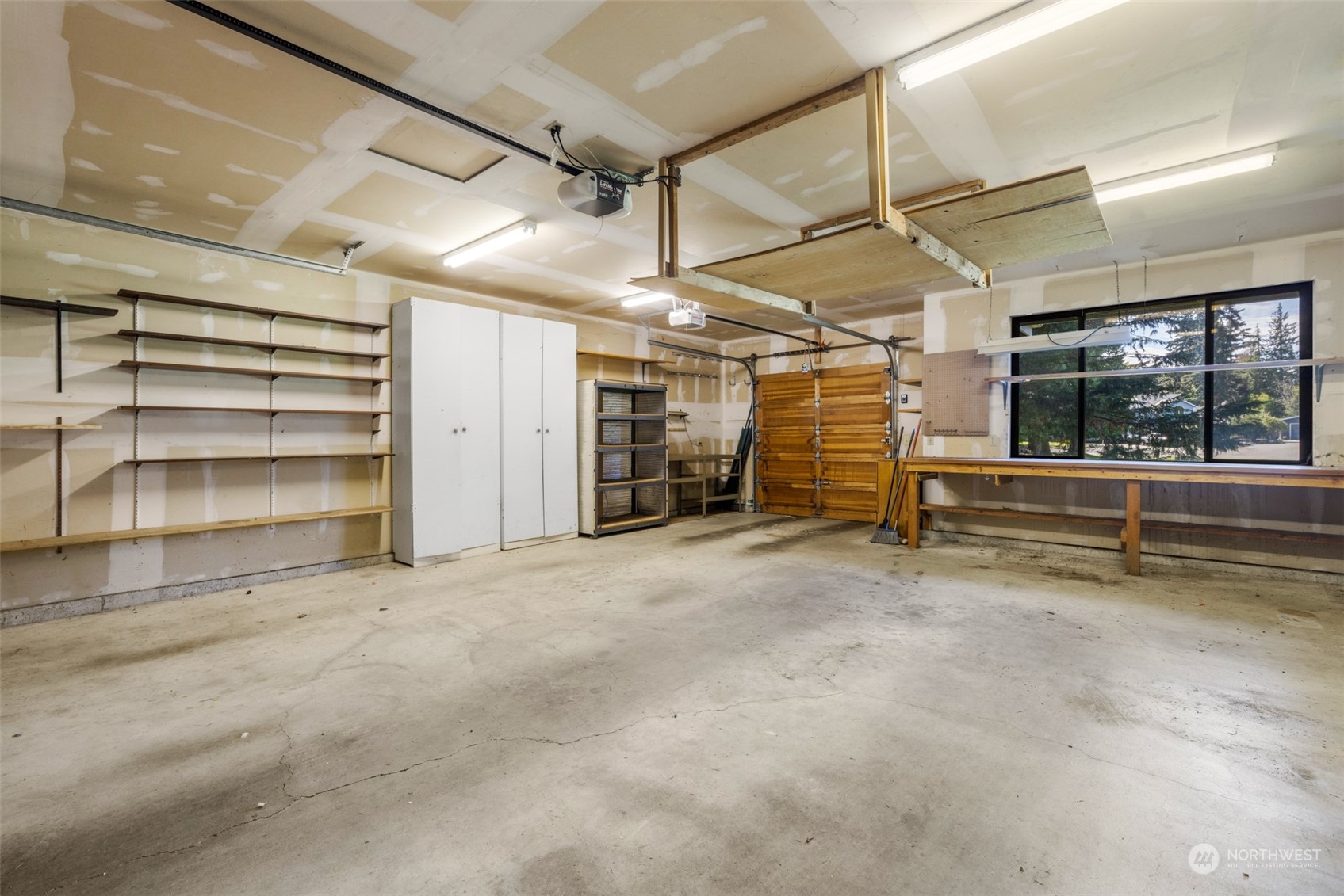 117 Williams Place Sequim, WA 98382 - Photo 31 of 40 a view of room with refrigerator and window