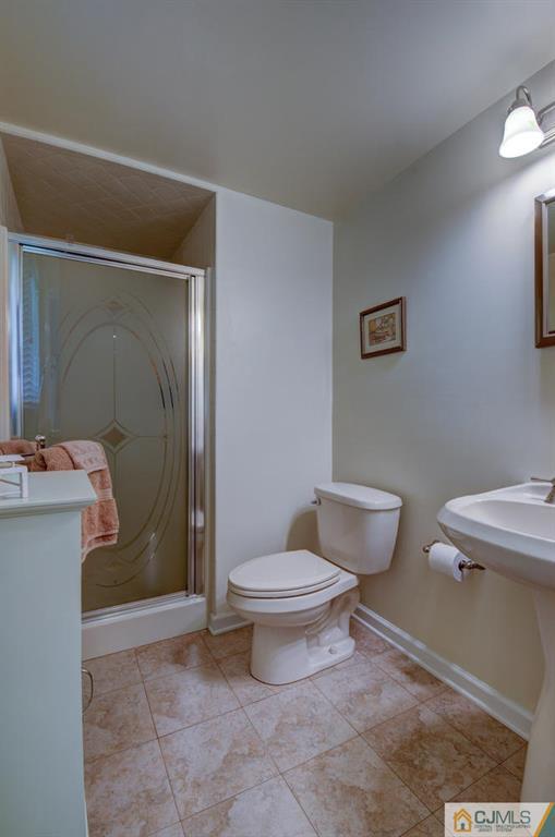 830 Inman Avenue Edison, NJ 08820 - Photo 13 of 21 a bathroom with a toilet sink and shower