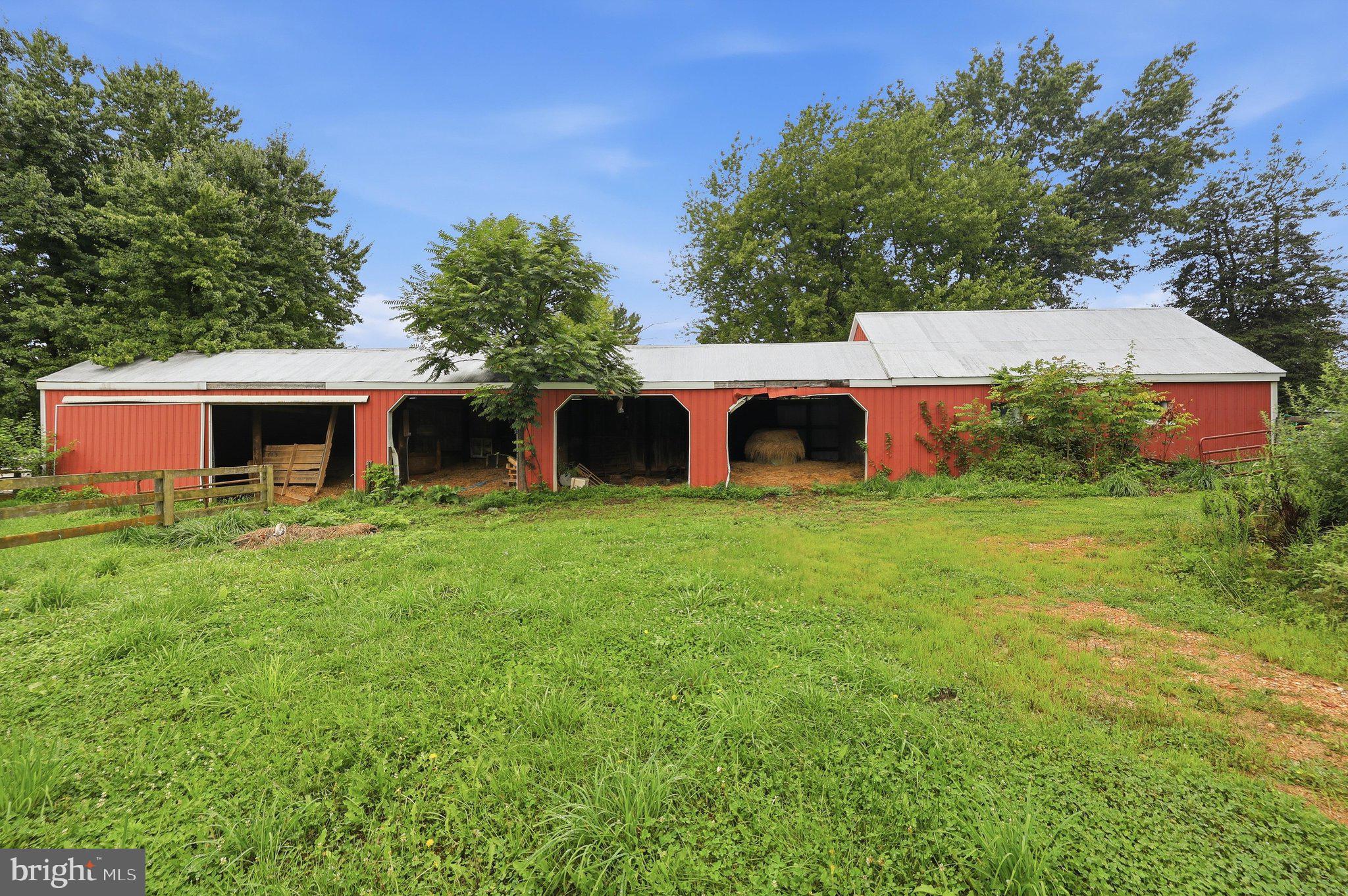 Barn with multiple run-in stalls