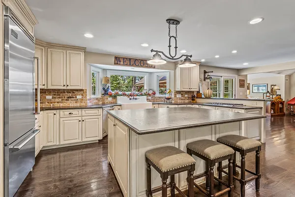 $1,495,000 | 11901 South 92nd Avenue, Palos Park, IL 60464