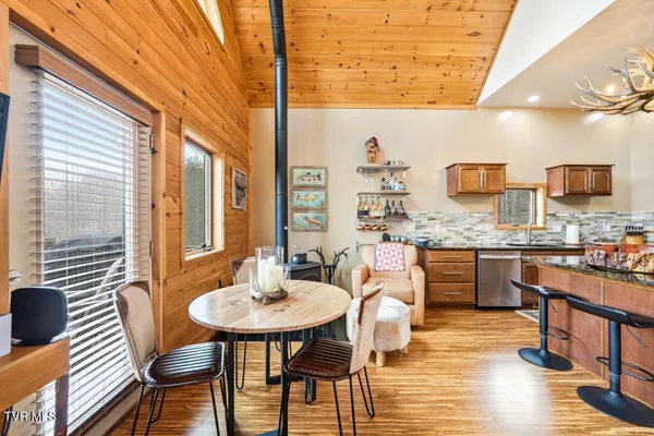 $625,000 | 408 Eagle Ridge Road, Roan Mountain, TN 37687