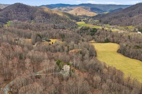 $625,000 | 408 Eagle Ridge Road, Roan Mountain, TN 37687