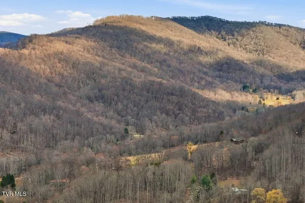 $625,000 | 408 Eagle Ridge Road, Roan Mountain, TN 37687