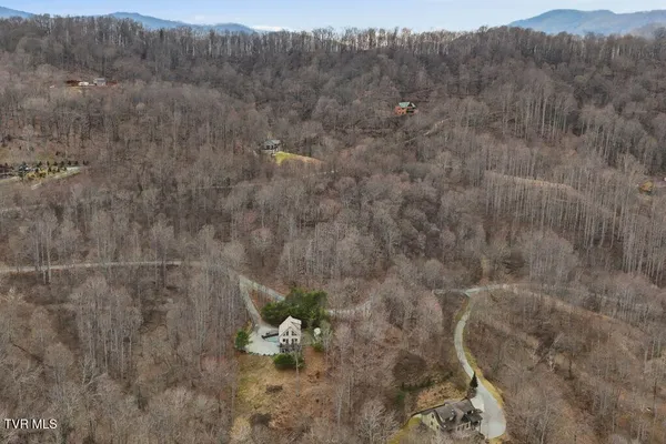 $625,000 | 408 Eagle Ridge Road, Roan Mountain, TN 37687