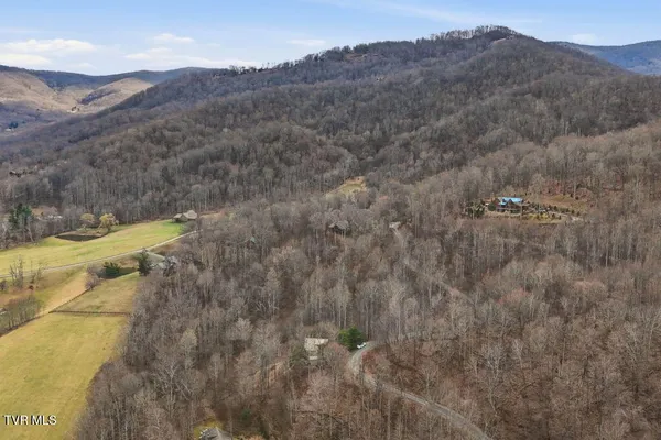 $625,000 | 408 Eagle Ridge Road, Roan Mountain, TN 37687