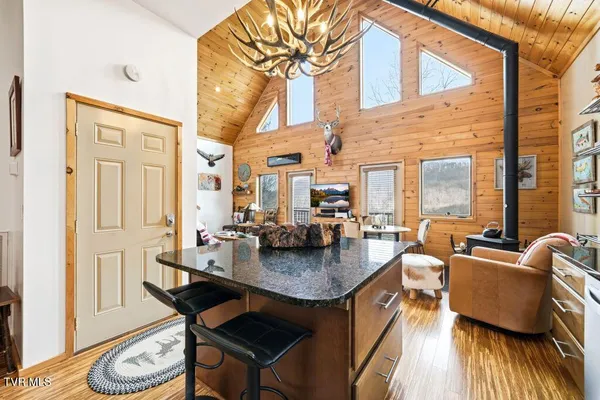 $625,000 | 408 Eagle Ridge Road, Roan Mountain, TN 37687