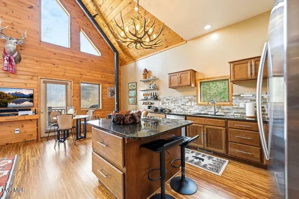 $625,000 | 408 Eagle Ridge Road, Roan Mountain, TN 37687