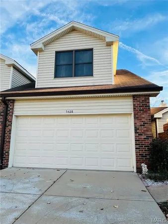 $220,000 | 5428 Duchesne Parque Drive, St. Louis, MO 63128