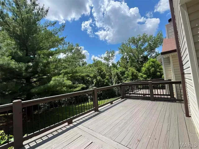 $236,000 | 5428 Duchesne Parque Drive, St. Louis, MO 63128