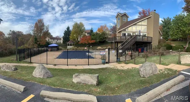 $236,000 | 5428 Duchesne Parque Drive, St. Louis, MO 63128