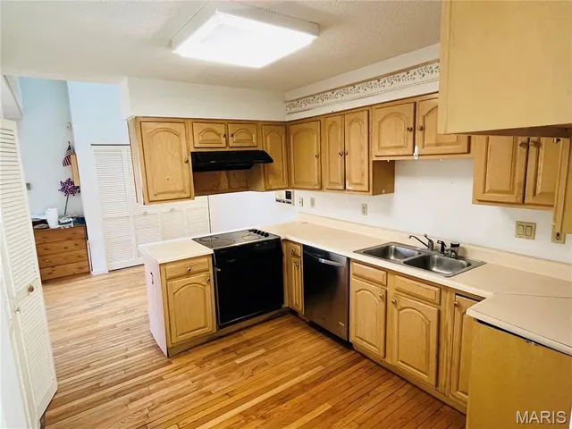 $236,000 | 5428 Duchesne Parque Drive, St. Louis, MO 63128