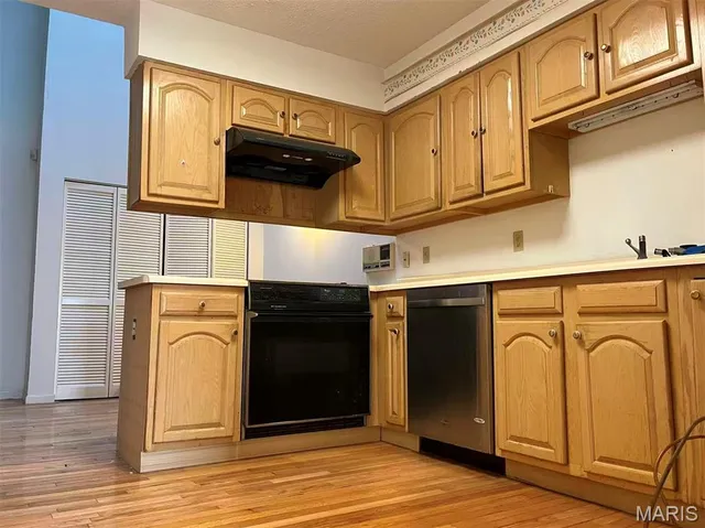 $236,000 | 5428 Duchesne Parque Drive, St. Louis, MO 63128