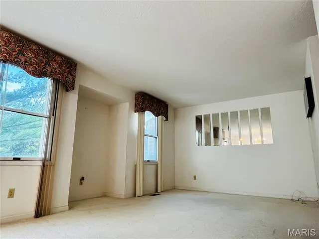 $236,000 | 5428 Duchesne Parque Drive, St. Louis, MO 63128