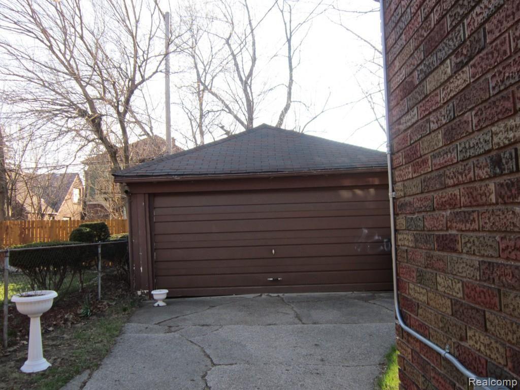 5801 Devonshire Road Detroit, MI 48224 - Photo 19 of 21 D GARAGE.jpg