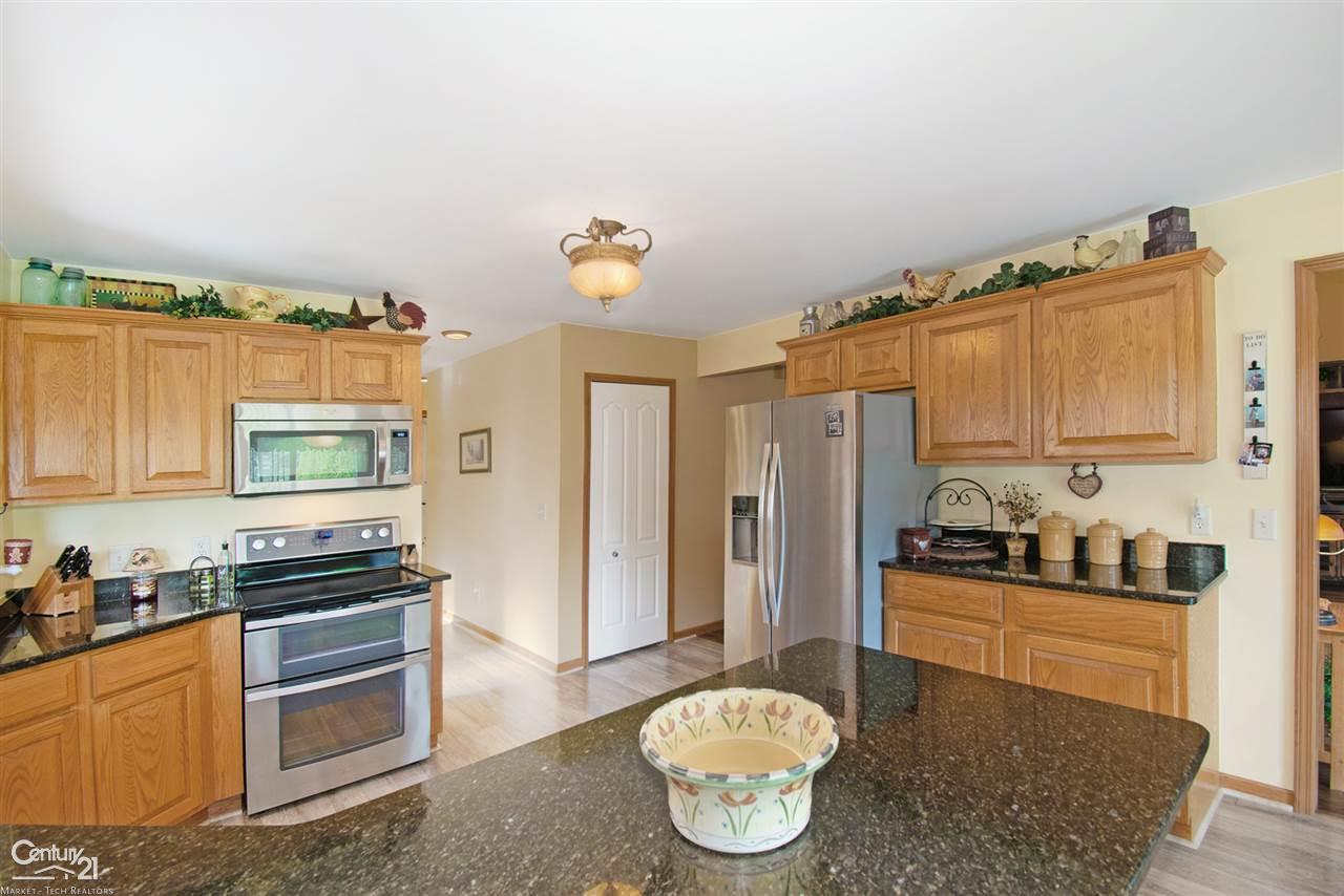 34349 Country Meadow Road Chesterfield, MI 48047 - Photo 8 of 37