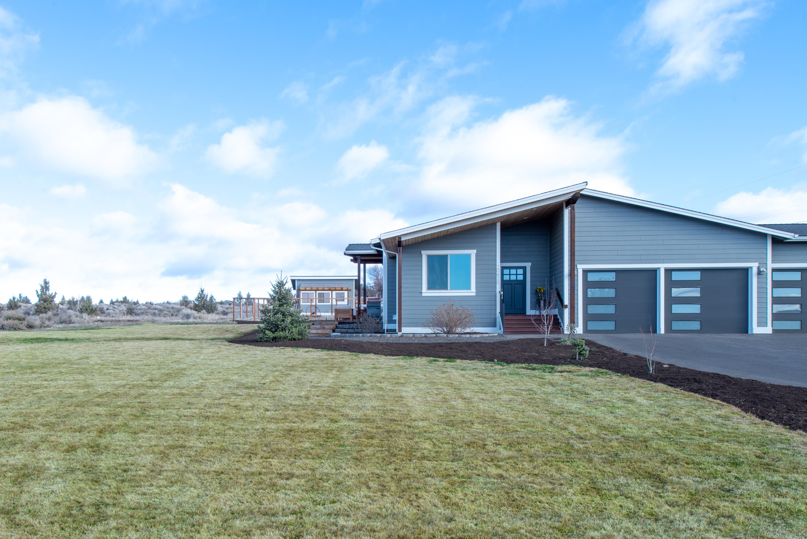 20820 Tumalo Road Bend, OR 97703 - Photo 32 of 33 Front_Yard
