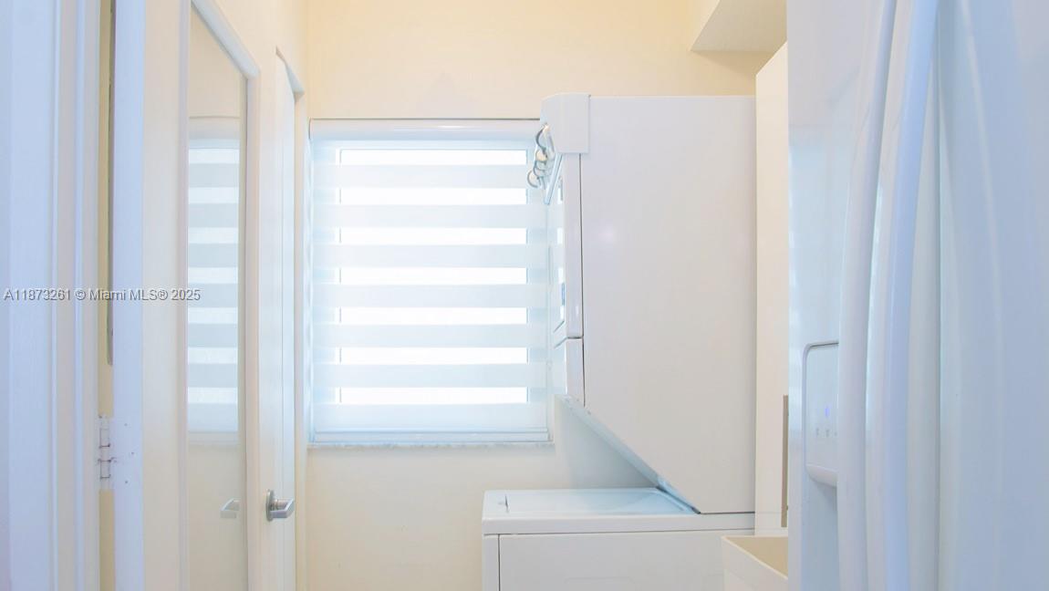 18100 North Bay Road, Unit 509 Sunny Isles Beach, FL 33160 - Photo 5 of 14 a view of a bathroom