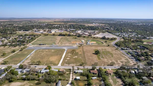 $187,000 | 733 North Camp Street, Uvalde, TX 78801