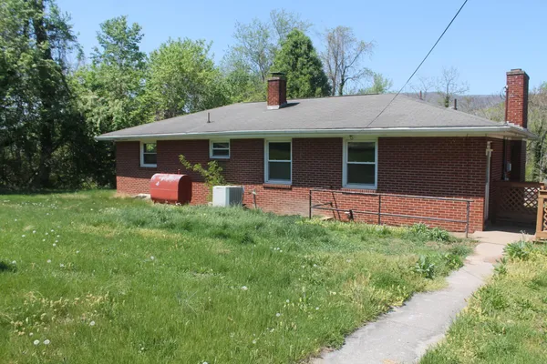 $135,000 | 1305 Donovan Street, Selma, VA 24474