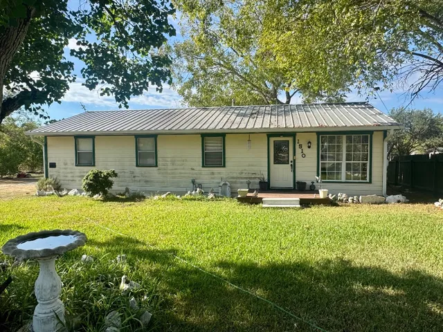 $119,999 | 1510 East Fannin Street, Luling, TX 78648