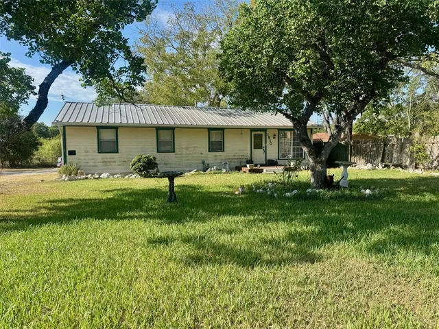 $119,999 | 1510 East Fannin Street, Luling, TX 78648