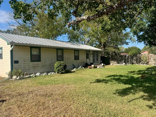 $124,999 | 1510 East Fannin Street, Luling, TX 78648