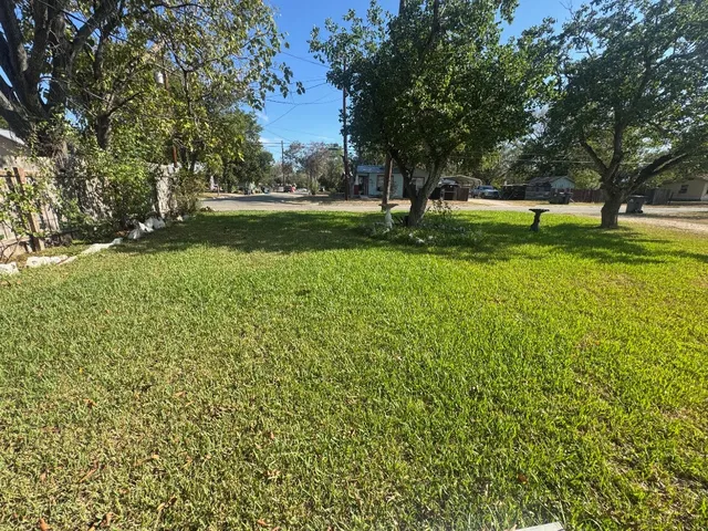 $124,999 | 1510 East Fannin Street, Luling, TX 78648