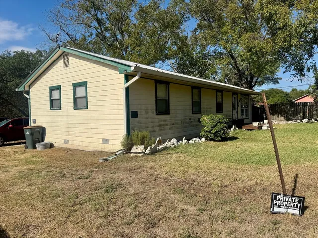 $124,999 | 1510 East Fannin Street, Luling, TX 78648