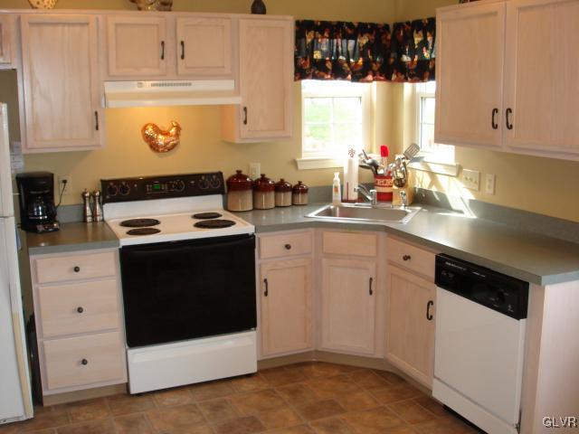 2357 Red Maple Drive Coplay, PA 18037 - Photo 2 of 32 Gallery Image 2