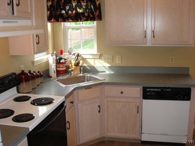 2357 Red Maple Drive Coplay, PA 18037 - Photo 3 of 32 Gallery Image 3