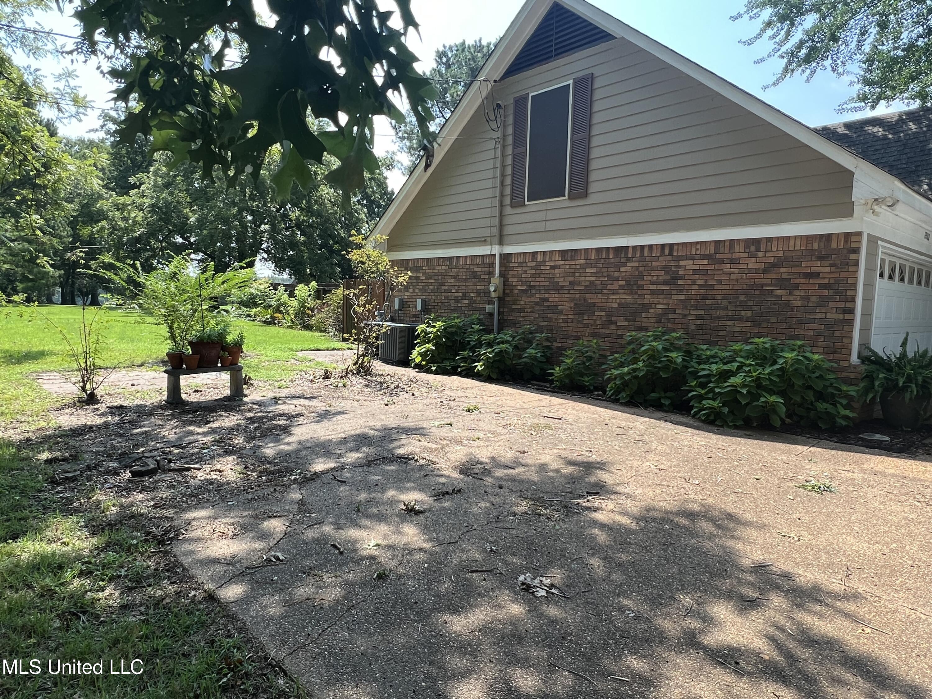 6502 Poplar Corner Road Walls, MS 38680 - Photo 5 of 42 IMG_6653
