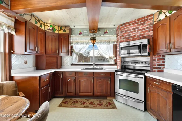 $695,000 | 2115 West Main Street, Stroudsburg, PA 18360