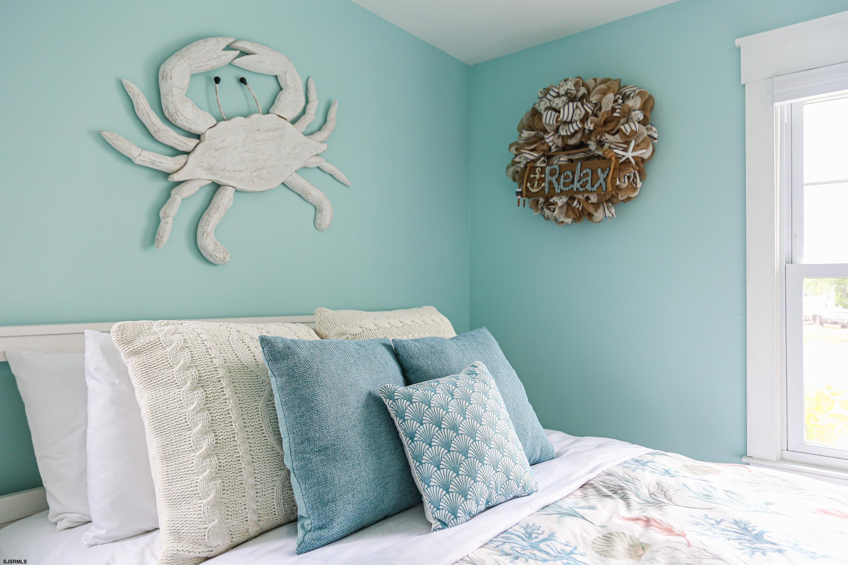 8 44th Cove Brigantine, NJ 08203 - Photo 20 of 57 a bedroom with a bed and a painting on the wall