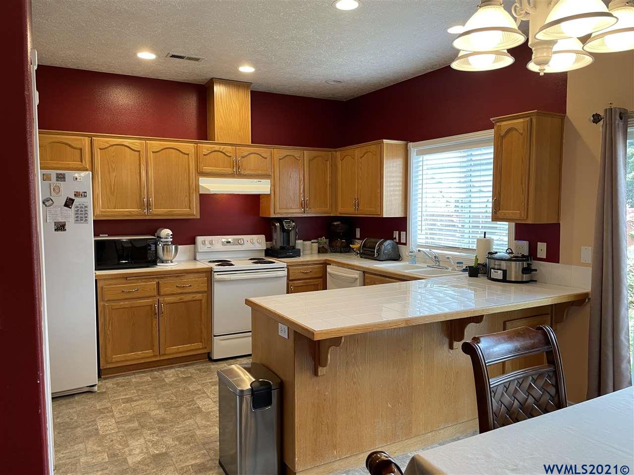 979 Rupp Avenue Northeast Keizer, OR 97303 - Photo 11 of 24 Gallery Image 11