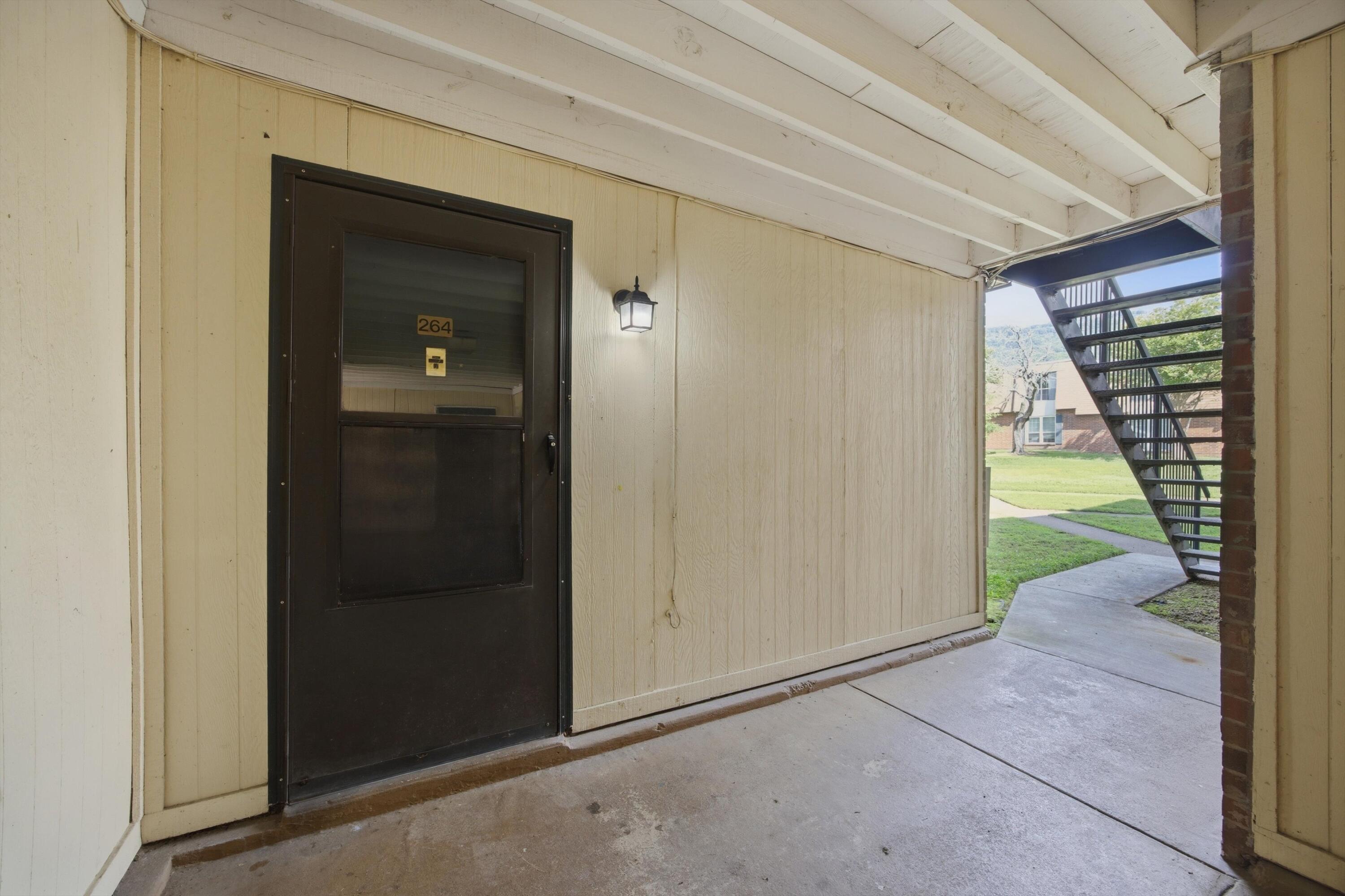 900 Mountain Creek Road, Unit Q264 Chattanooga, TN 37405 - Photo 3 of 23 03-900MtnCreekRd-AptQ264-16