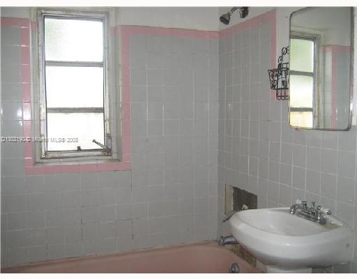 14811 Harding Lane Homestead, FL 33033 - Photo 5 of 12 Bath/Spa Master