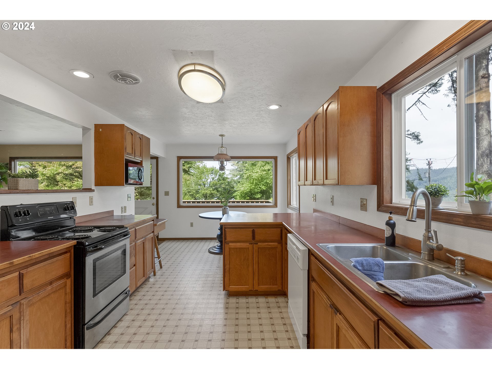 298 Elk City Road Toledo, OR 97391 - Photo 17 of 36 Gallery Image 17