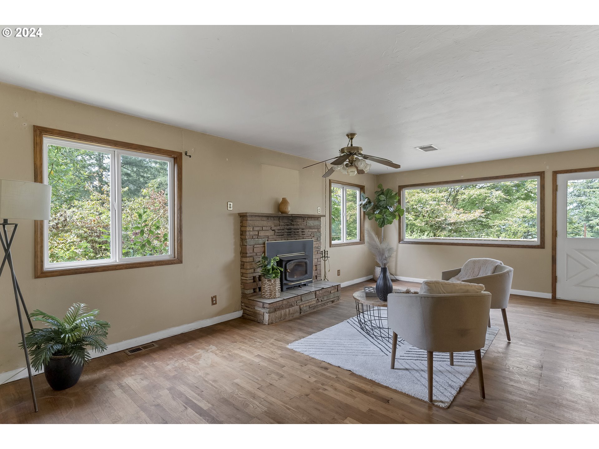 298 Elk City Road Toledo, OR 97391 - Photo 7 of 36 Gallery Image 7