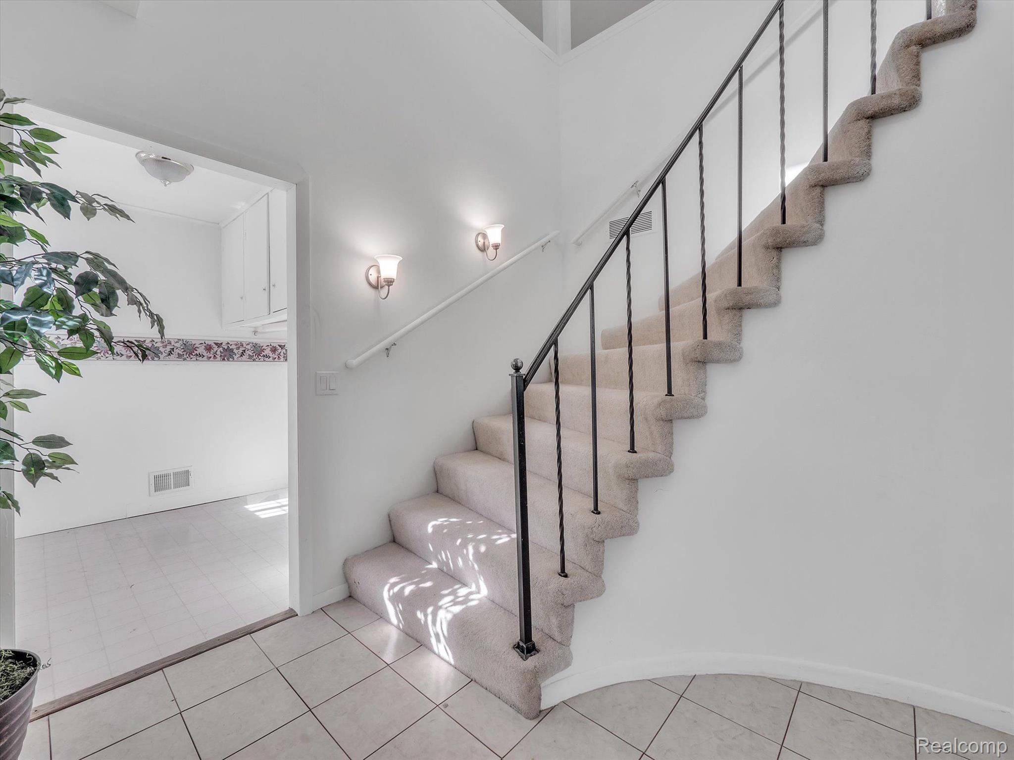 222 Heights Road Lake Orion, MI 48362 - Photo 13 of 69 Gallery Image 13