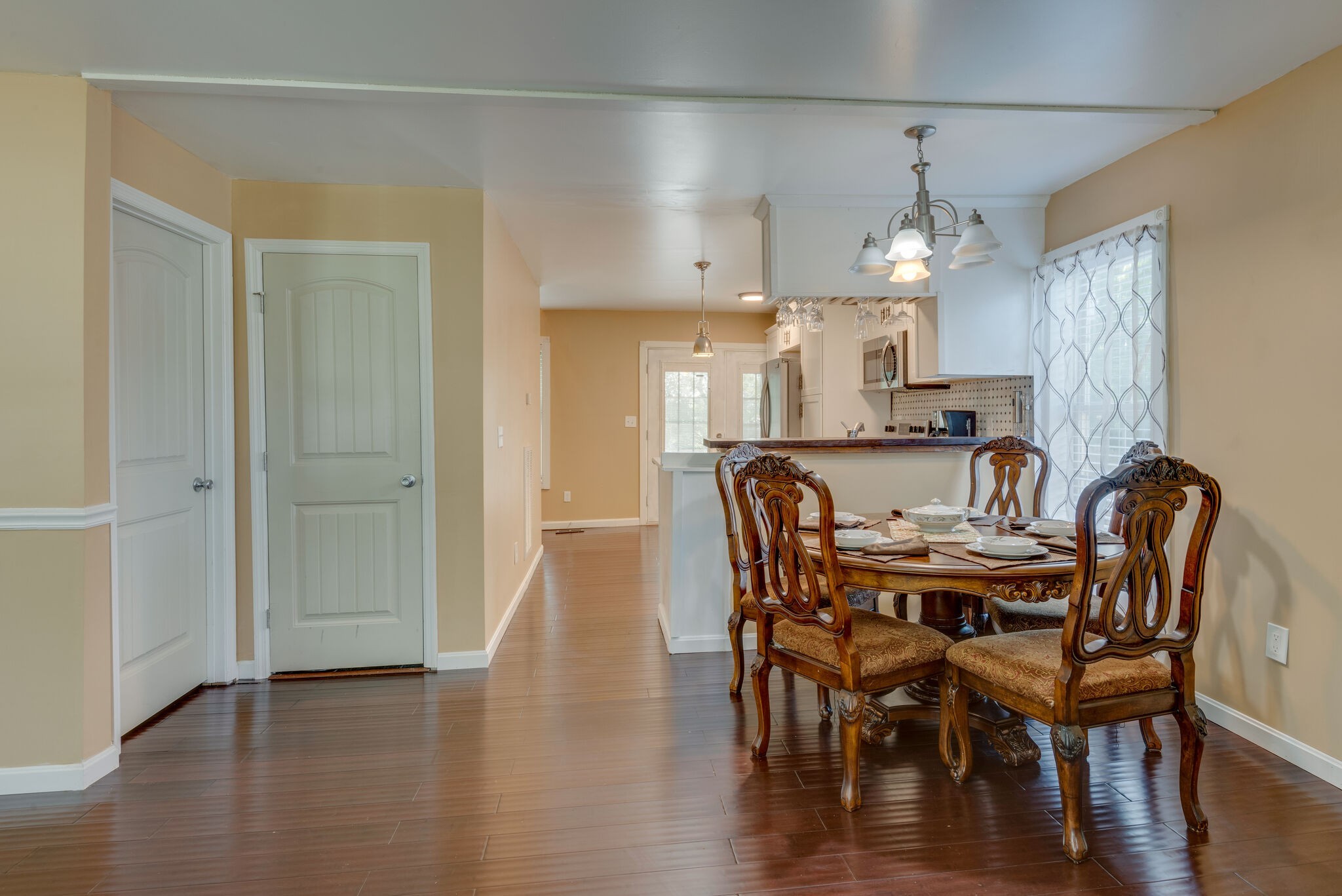 1532 Mohawk Trail Madison, TN 37115 - Photo 7 of 22 a view of a dining room with furniture and wooden floor