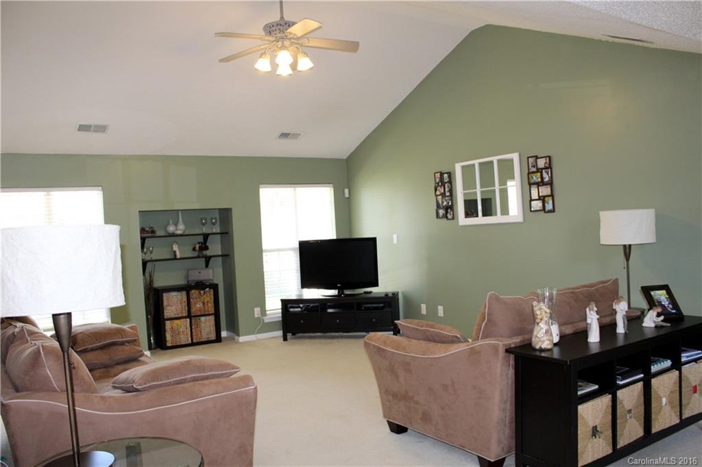 12529 Cardinal Point Road Charlotte, NC 28269 - Photo 3 of 14 Gallery Image 3