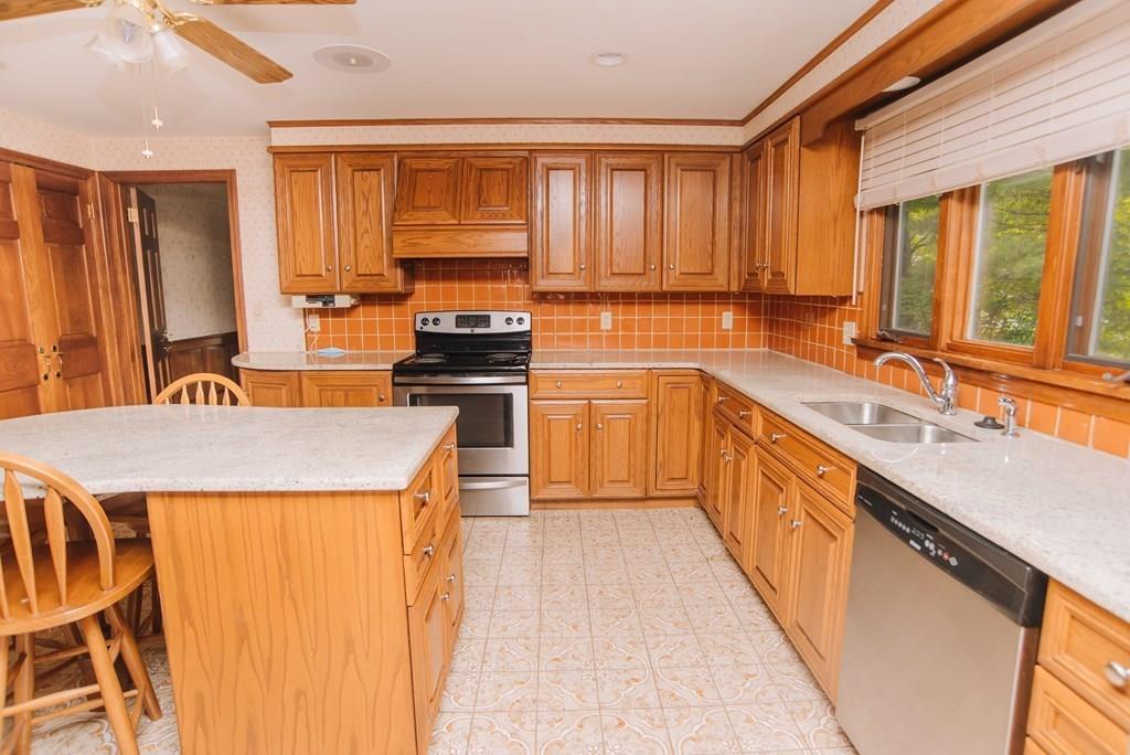 144 Bretton Road West Springfield, MA 01089 - Photo 7 of 42 Gallery Image 7