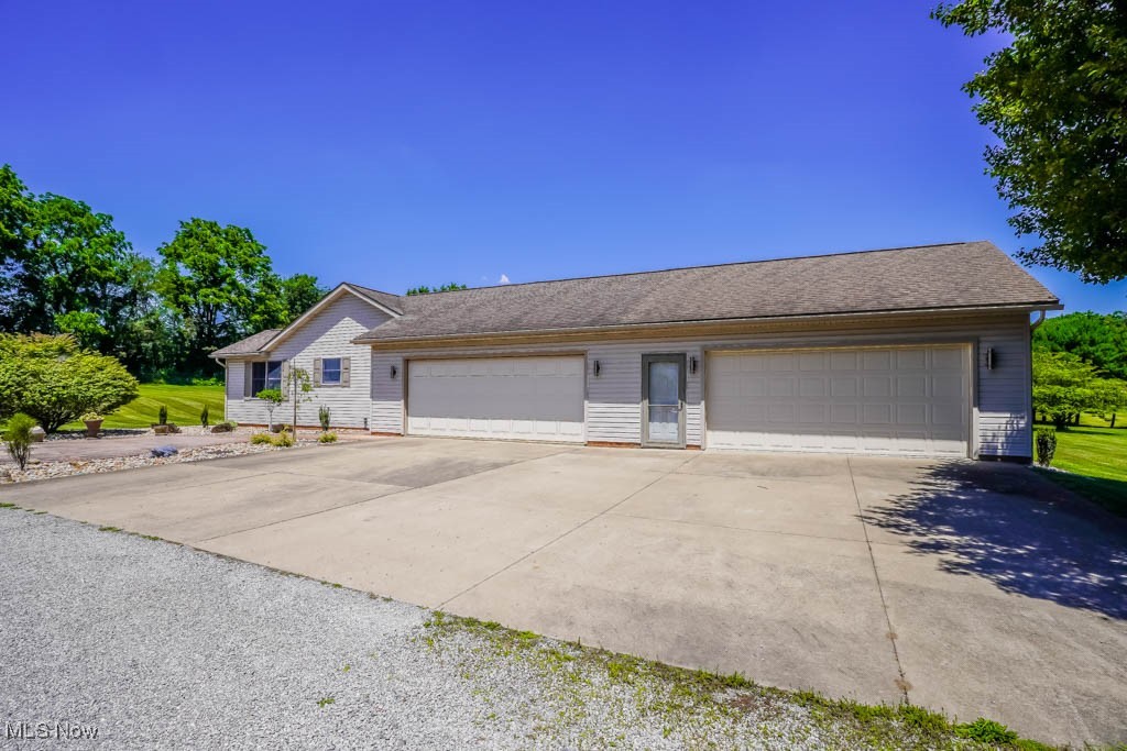 5877 Smith Road Southwest Navarre, OH 44662 - Photo 4 of 40 4 Car Garage