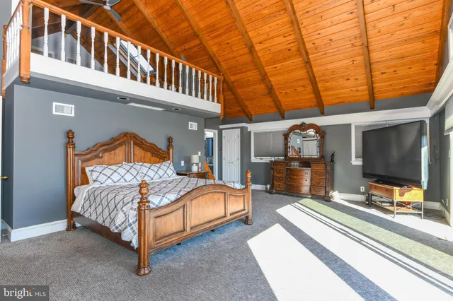 a view of an empty room with a small space